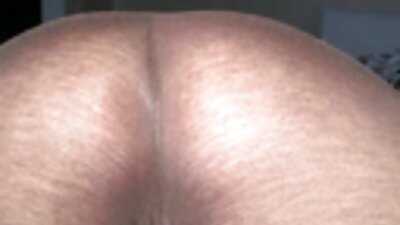 Μια πραγματική βρετανική τσούλα έχει το μερίδιό της σε ζεστό κολλώδες cum στο γυμνό σώμα