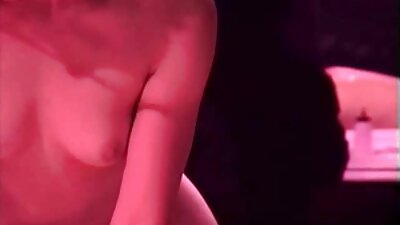 Μεξικάνικη μιλφ που επιδεικνύει το σέξι κορμί της